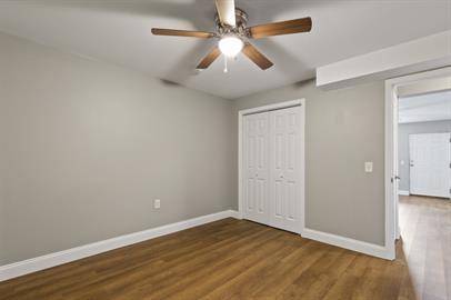 Building Photo - Remodeled Townhome Minutes from Downtown Seneca