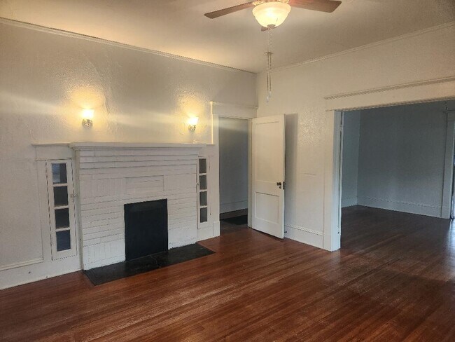 sala de estar - 703 W Markham Ave