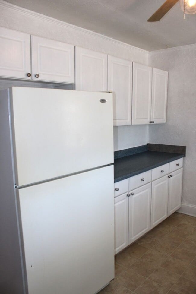 Building Photo - Apartment in Havelock