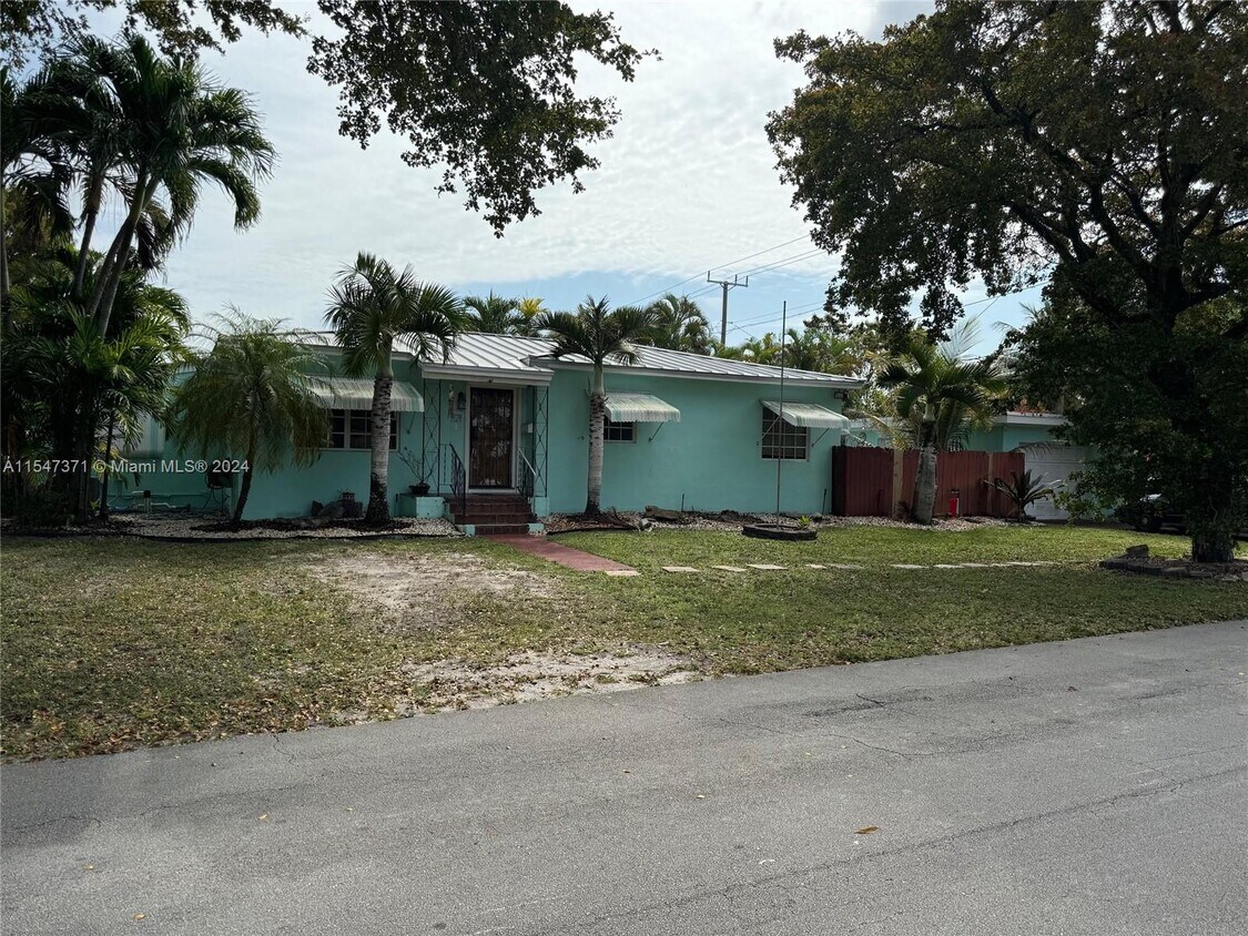 Primary Photo - 449 Albatross St