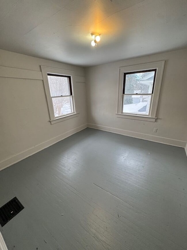 Building Photo - 922 Hamilton Ave