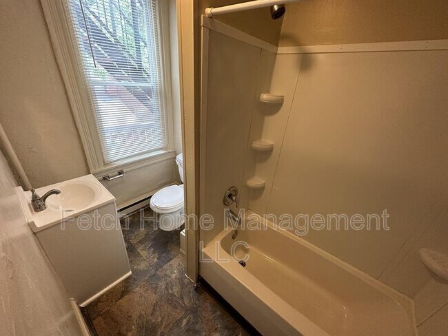 Building Photo - 328 S Prince St