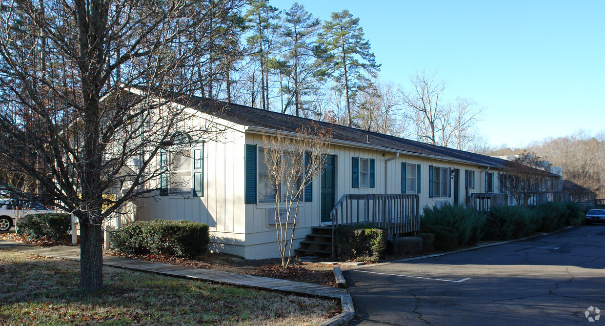 Foto del edificio - Yester Oaks Apartments