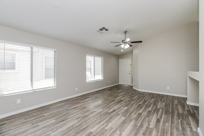 Foto del edificio - 34895 N Open Range Dr