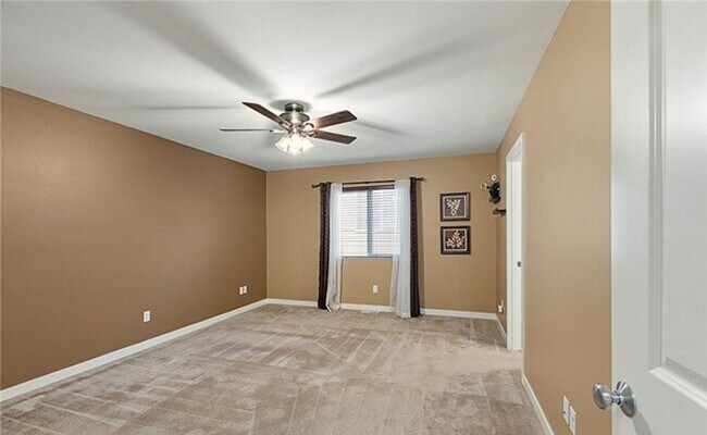 Foto del edificio - A Modern In-city Style with Comfort of the Suburbs Single Family Detached Condo