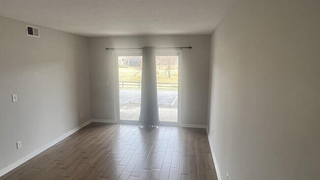Building Photo - 951 Pine Valley Dr