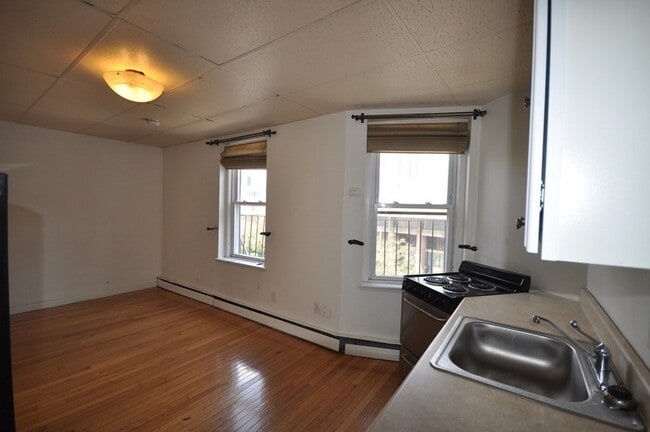 Building Photo - 6 Bowdoin St