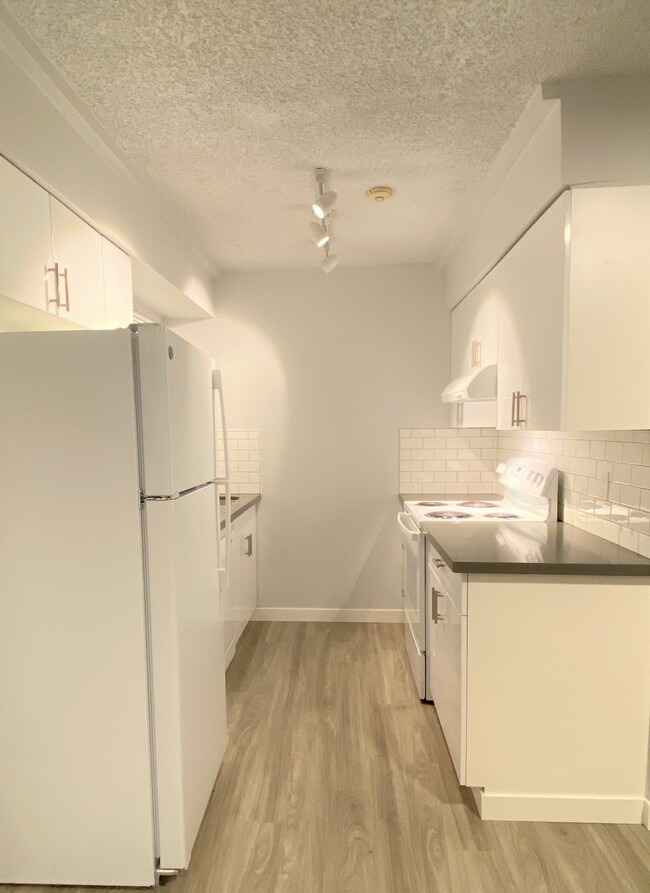Building Photo - Lochmoore Shores Apartments
