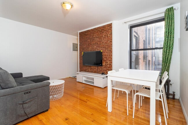 Building Photo - 300 E 93rd St