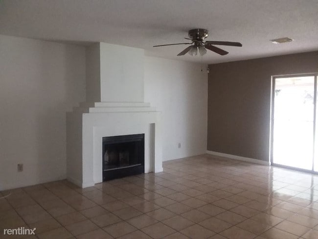 Building Photo - 4615 Waterleaf
