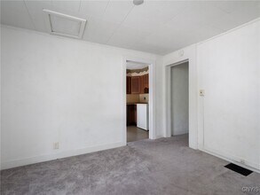 Building Photo - 427 East Ave