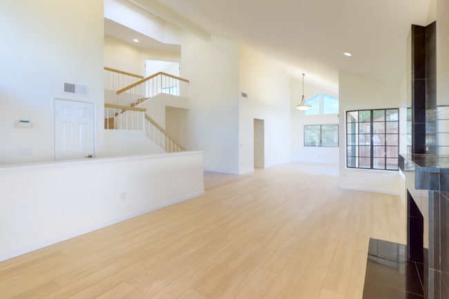 Building Photo - 5813 Serrania Ave