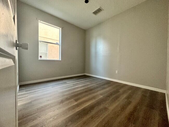 Foto del edificio - 165 Sand Ridge Dr