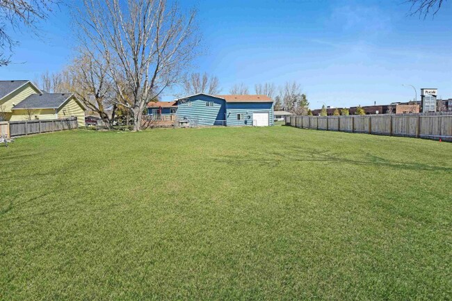 Building Photo - 1609 Meadowlark Dr SW