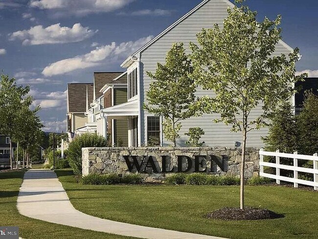 Foto del edificio - 127 Summer Ln