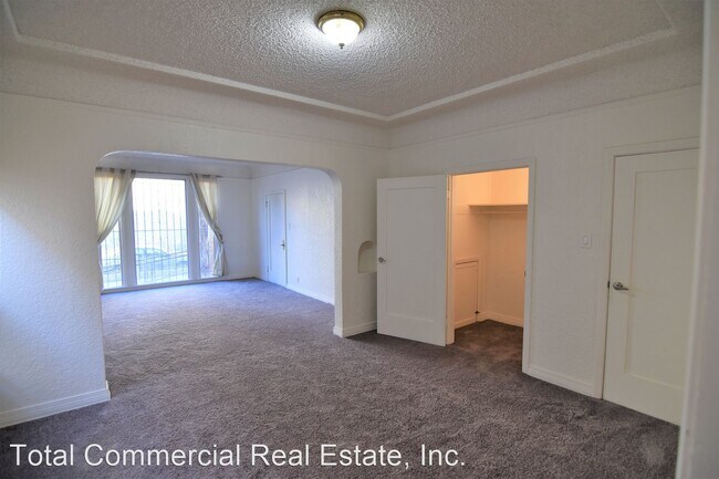 Building Photo - 3809 1/2-3829 S Flower Dr