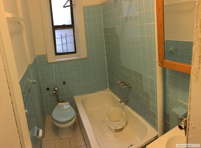 Building Photo - 2555 33rd St