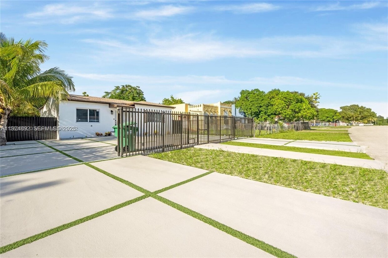 Foto principal - 911 Sharar Ave