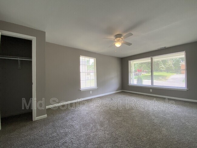 Foto del edificio - 3075 Parker Rd