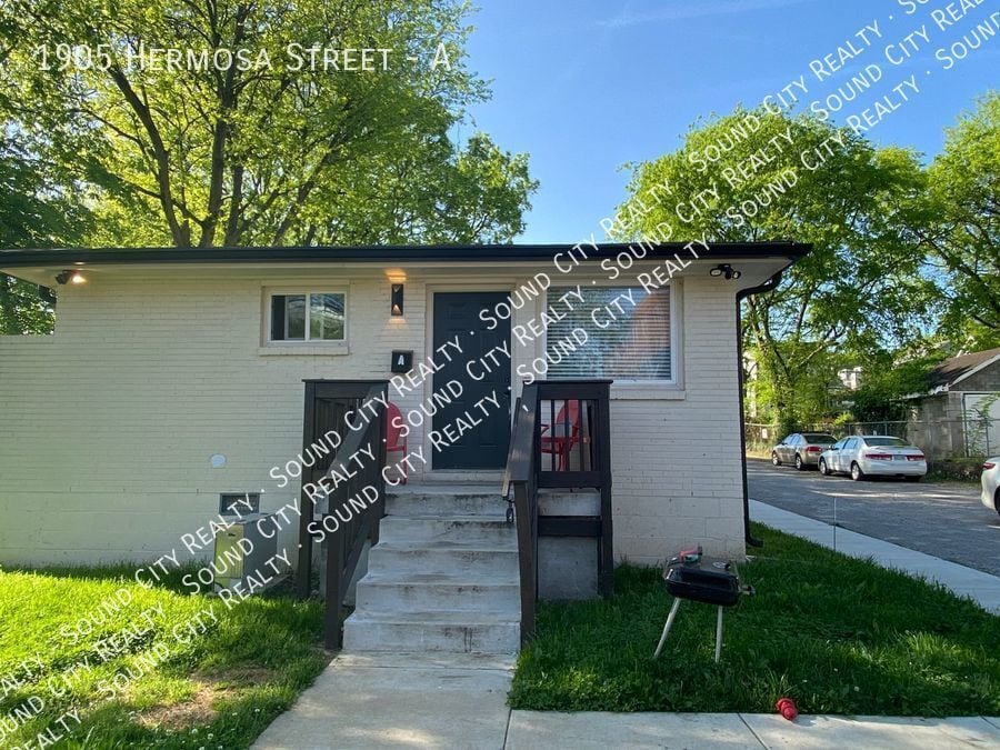 Primary Photo - AVAILABLE NOW!! Across from Fisk Universit...