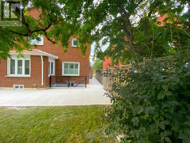 Photo du bâtiment - 35 Hewlett Crescent