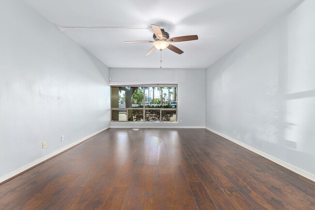 Building Photo - New Listing in Phoenix