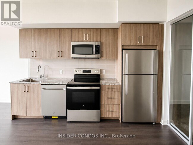 Photo du bâtiment - 4010 Eglinton Ave W