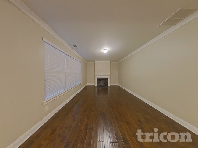 Building Photo - 910 Southfork Dr