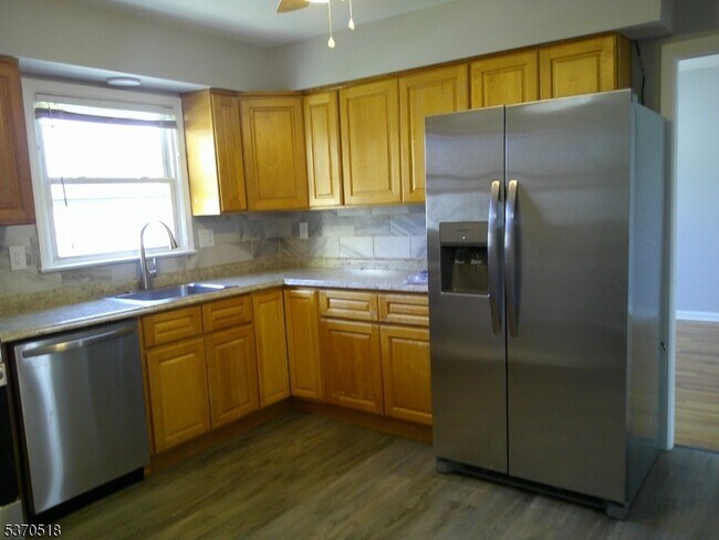 Foto del edificio - 1025 Kingswood Rd