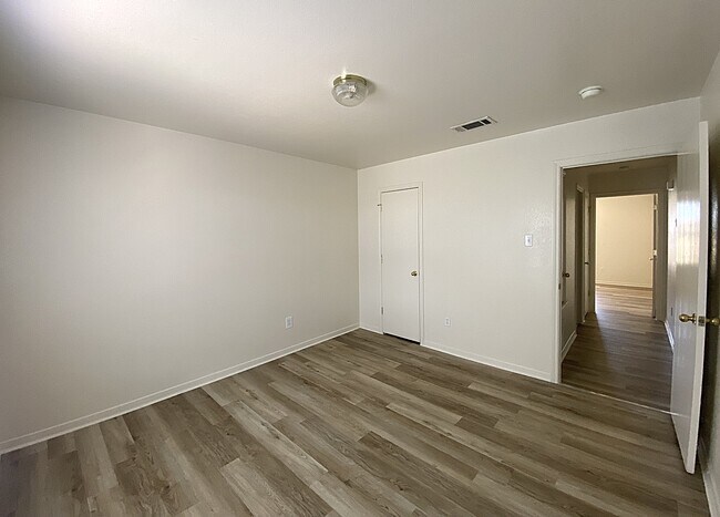 Building Photo - 4203 Primrose Dr