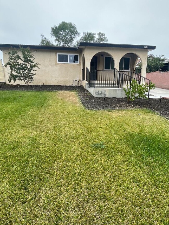 Building Photo - Beautifully Upgraded 3bed 2 bath Front House