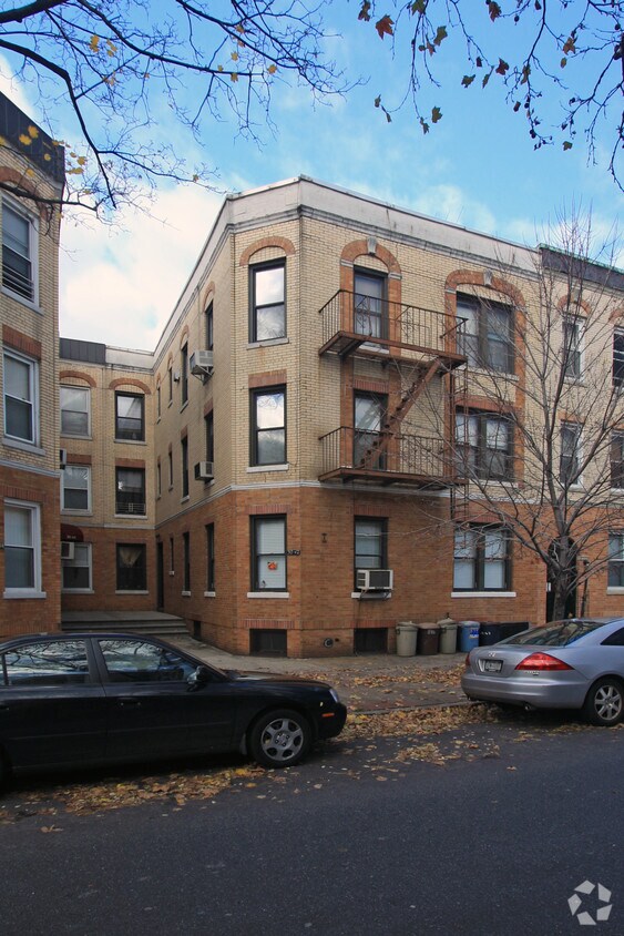 Building Photo - 30-42 33rd St