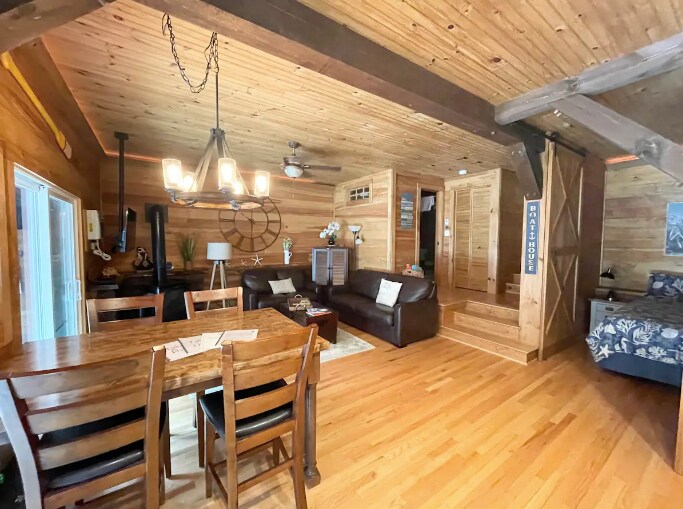 Renovated, private cottage in quiet country setting. - 595 Emerys Bridge Rd