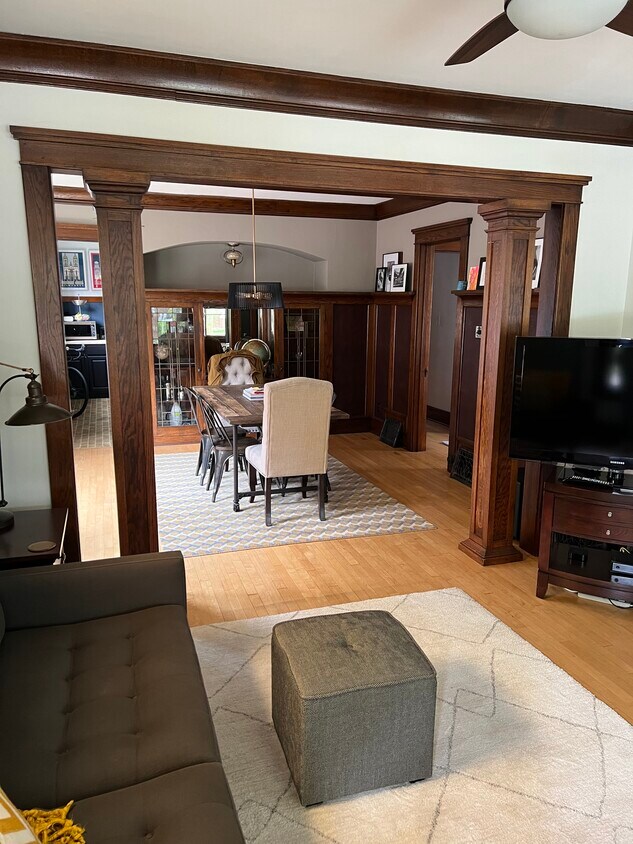 Foto principal - 3123 S Vermont Ave