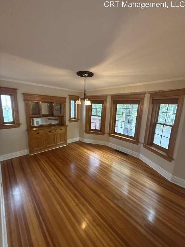 Foto del edificio - Historic Denver Square Duplex Available NOW!