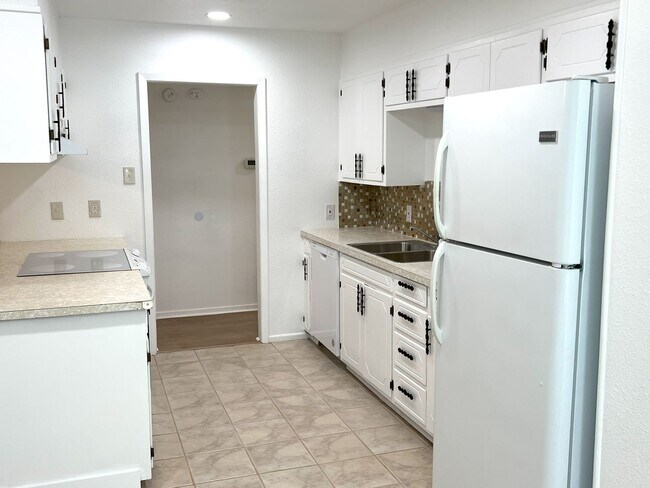Building Photo - **BEAUTIFUL HOWARD & GARLINGTON HOME**