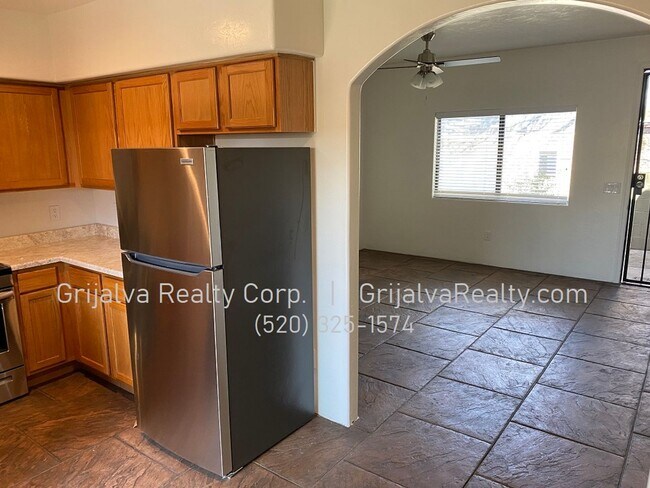 Foto del edificio - 2645 N Edith Blvd