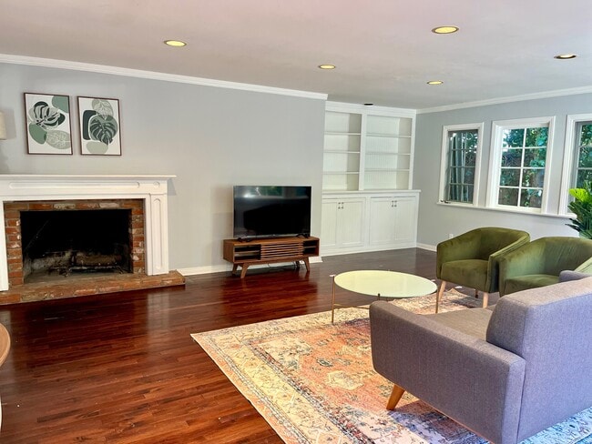 Family Rm - 905 Napoli Dr