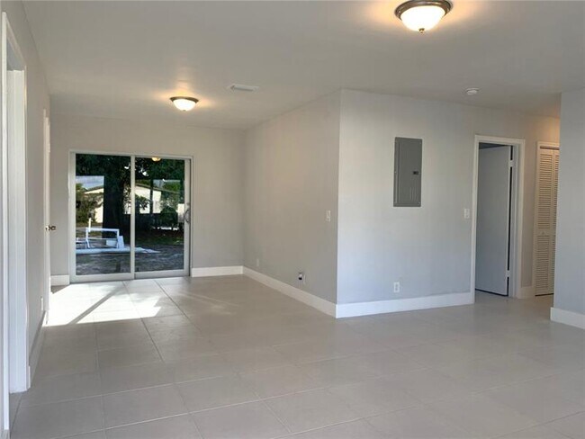 Foto del edificio - 1370 SW 5th Ave