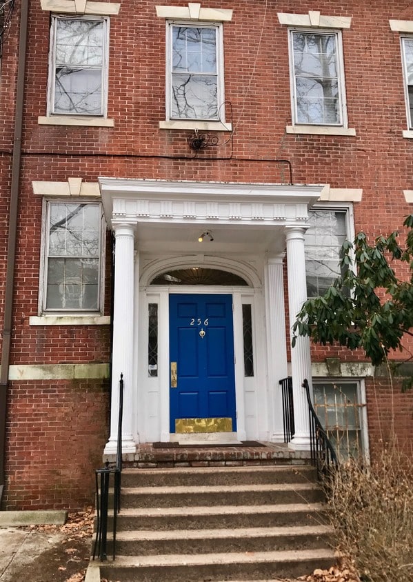 Primary Photo - 256 Bradley St