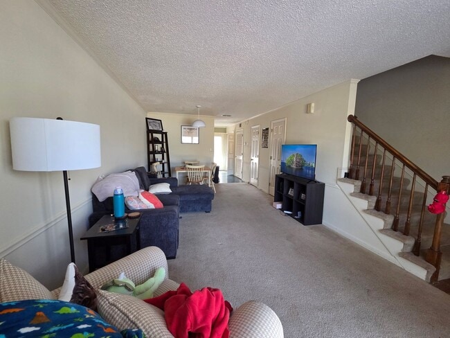 Building Photo - 2 Bed 2.5 Bath Condo