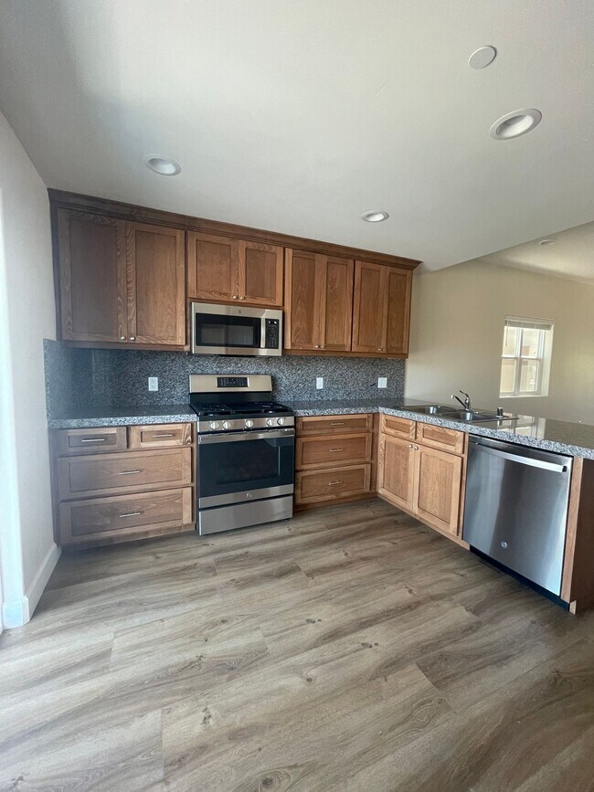 Foto del edificio - 2 bed, 2.5 bathroom Townhouse