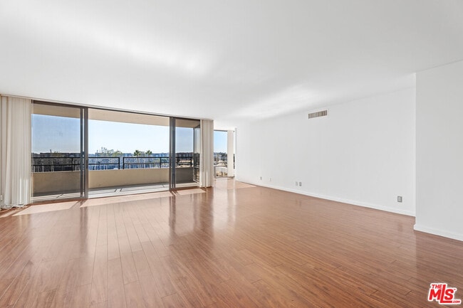 Building Photo - 4314 Marina City Dr