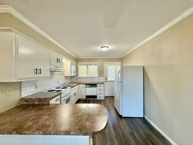 Building Photo - Tour Today! Studio Apartment in East Tyler! 1/2 Off First Full Months Rent!