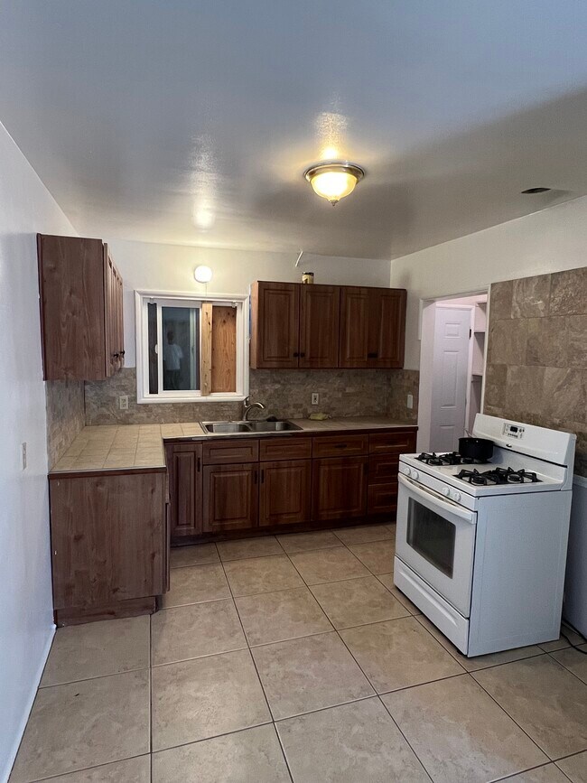 Building Photo - 44822 Spearman Ave