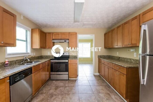 Foto del edificio - 4 Bedroom Pet-Friendly Home in Marietta, G...