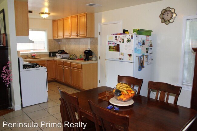 Building Photo - 2510 Maywood Dr