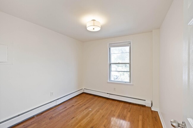 Building Photo - 330 2nd St