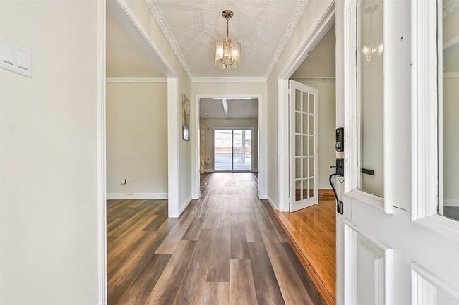 Building Photo - 9322 Petersham Dr