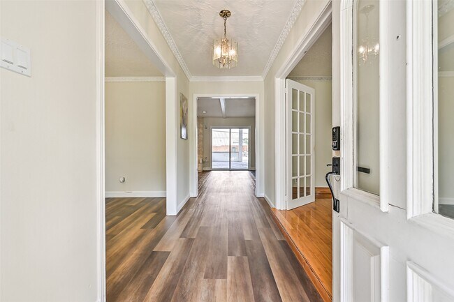 Foto del edificio - 9322 Petersham Dr